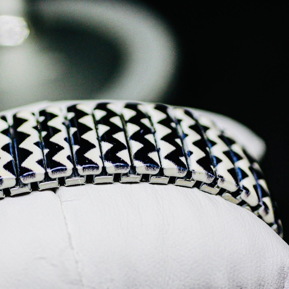 SOLD | B&W Chevron Stretchy Bracelet Strap Watch | New Battery - Picture 4 of 4